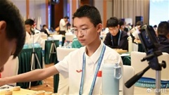 Cậu học sinh 13 tuổi vượt mặt nhà vô địch cờ tướng thế giới Lại Lý Huynh